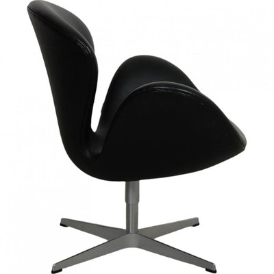 Swan Chair in Black Aura Leather by Arne Jacobsen, 2000s-MTD-2017019