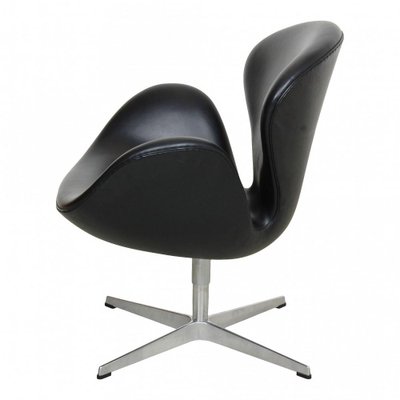 Swan Chair in Black Leather by Arne Jacobsen for Fritz Hansen-MTD-1400585