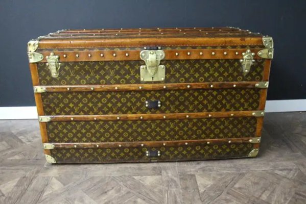 Trunk in Monogram from Louis Vuitton, 1920s-YF-2040231