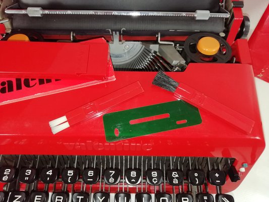 Valentine Red Writing Machine by Ettore Sottsass for Olivetti, 1968-HNE-1385482