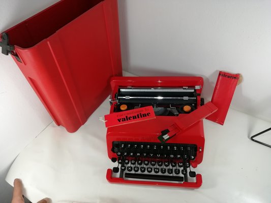 Valentine Red Writing Machine by Ettore Sottsass for Olivetti, 1968-HNE-1385482