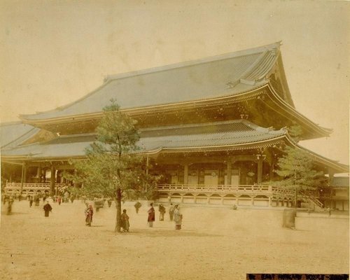 View of Honganji Temple in Kyoto - Ancient Hand-Colored Albumen Print 1870/1890 1870/1890-ZCI-757122