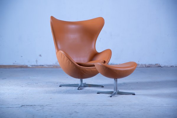 Vintage Egg Chair with Ottoman from Fritz Hansen, 1999, Set of 2-FNT-1819971