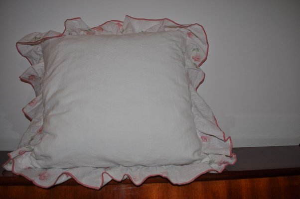 Vintage Rose Patterned Ruffled Cushion-OXJ-883561