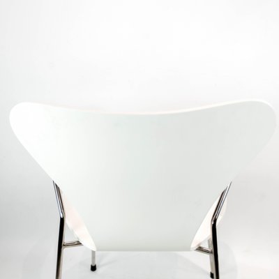 White Model 3207 Chair with Armrests by Arne Jacobsen and Fritz Hansen-UY-999256