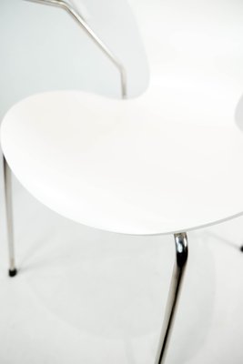 White Model 3207 Chair with Armrests by Arne Jacobsen and Fritz Hansen-UY-999256