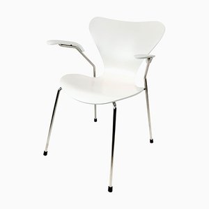 White Model 3207 Chair with Armrests by Arne Jacobsen and Fritz Hansen-UY-999256