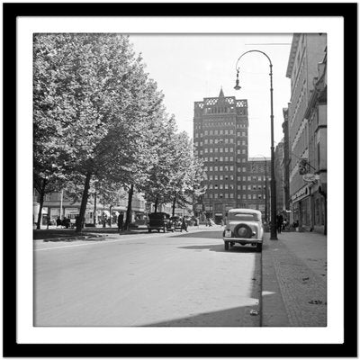 Wilhelm Marx Skyscraper at Duesseldorf City Centre, Germany 1937-DYV-995291