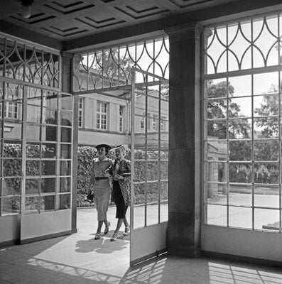 Women Entering Spa Resort at Cannstatt, Stuttgart Germany, 1935-DYV-988140