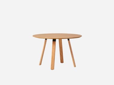 PLANIA - Round oak table by Inclass