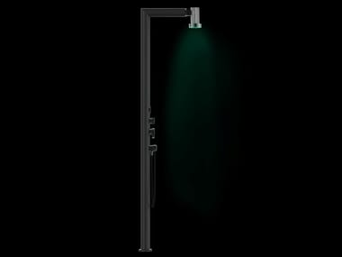 OUTDOOR L - Floor standing Plexiglas® shower panel with chromotherapy by Gessi