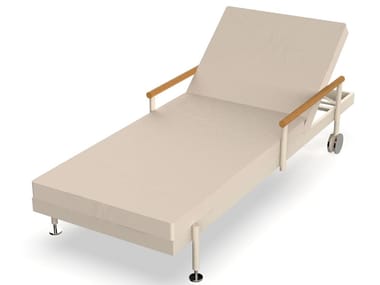HAMPTONS - Recliner sun lounger with armrests with castors by Vondom